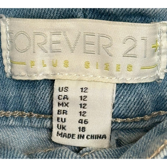 Forever 21 Women's  Denim Shorts High-Rise Distressed Raw‎ Hem Blue Wash Size 12 - Picture 4 of 7